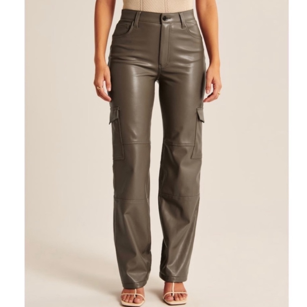 Abercrombie & Fitch Curve Love Vegan Leather Cargo 90s Relaxed Pant